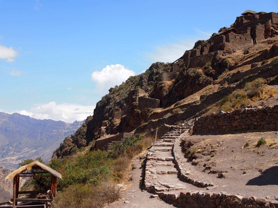 Inka ruins on the side of a mountain